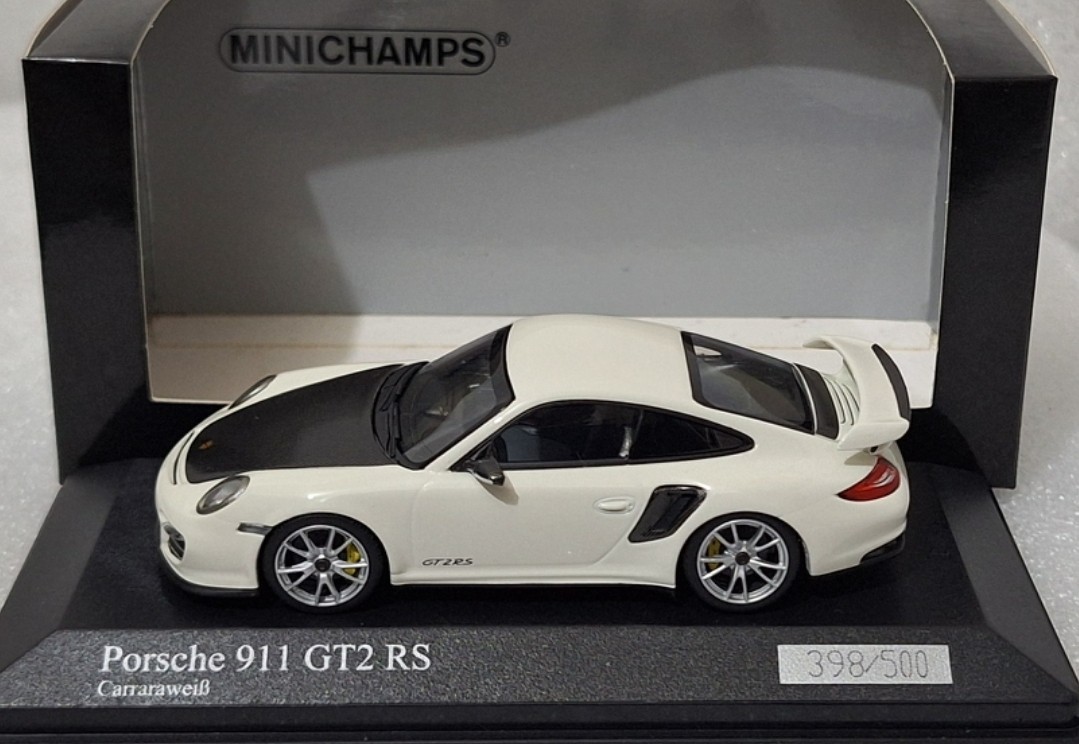 Porsche 911 (997.II) GT2 RS 2010 White/ Carbon 1:43 Minichamps