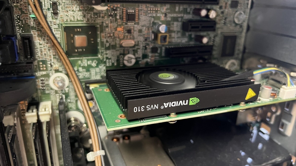 HP Z230 - Xeon E3-1231 V3, 16GB Ram , 250GB SSD , Wi-Fi , Windows