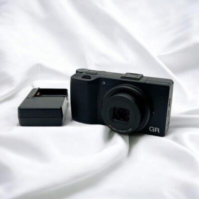 Mint] RICOH GR1 GR 16.2MP APS-C Compact Digital w/Chargers