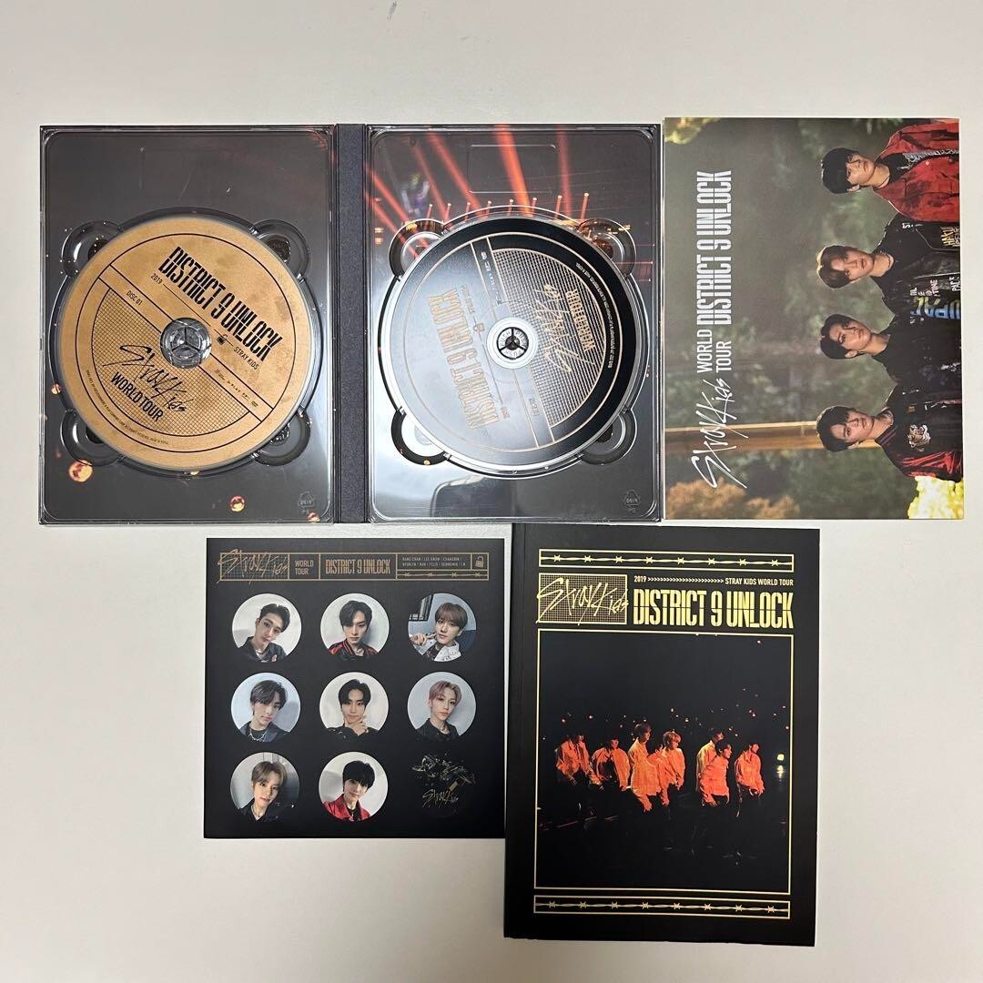STRAY KIDS WORLD TOUR DISTRICT 9 UNLOCK DVD 2discs Photobook