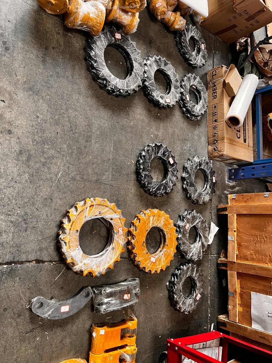 2055869 SPROCKET FITS HITACHI ZX30 ZAX35 DEERE JD 35 JD 27 35G