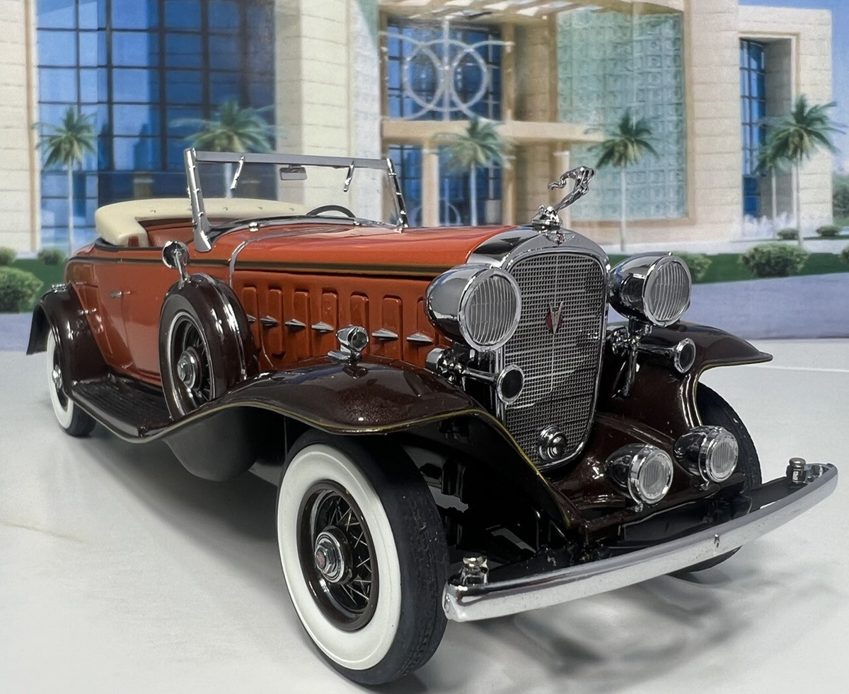 Danbury Mint 1932 Cadillac V16 Roadster Orange 1:24 Complete