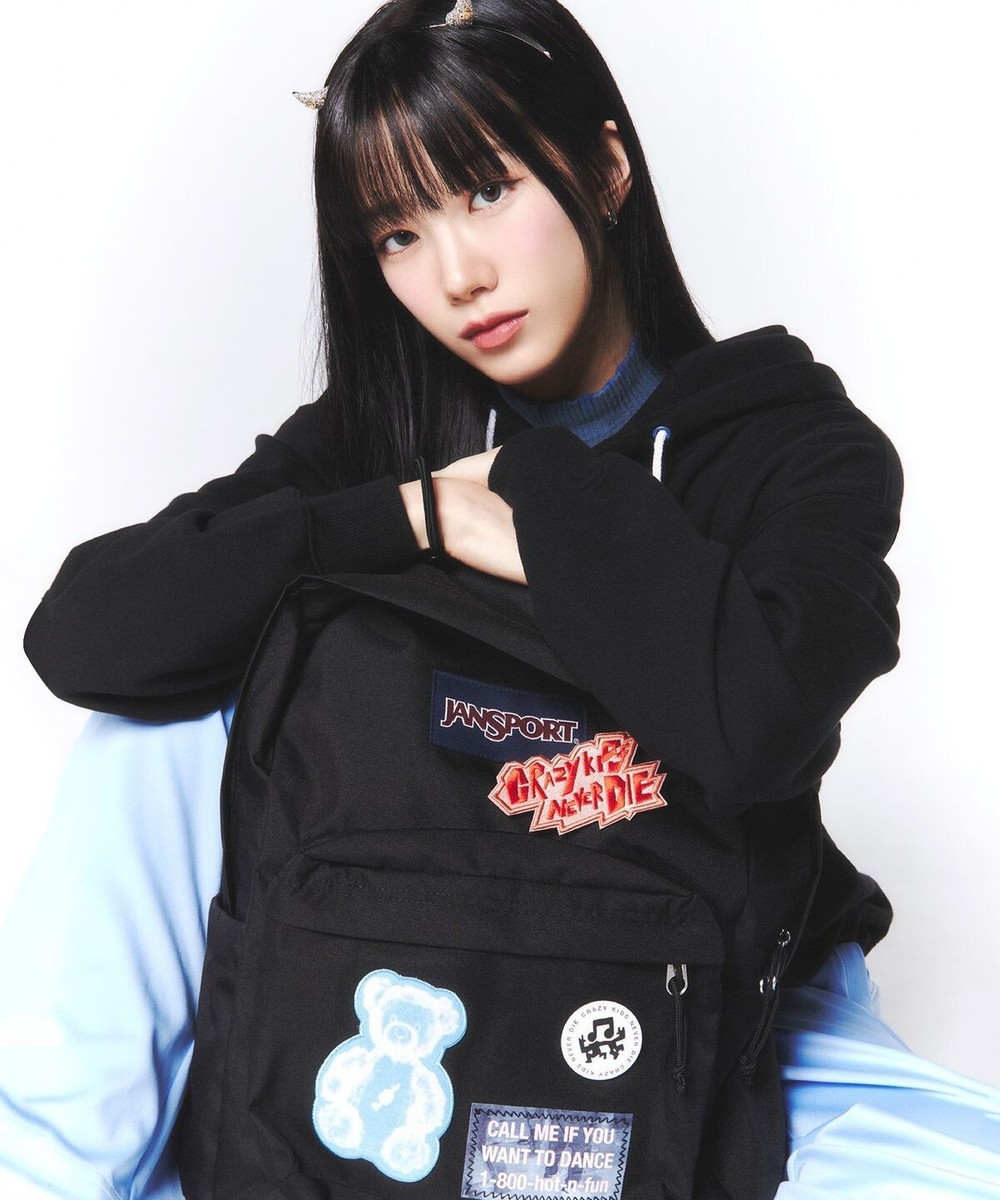 LE SSERAFIM x JANSPORT Superbreak Plus BackPack Wappen Crazy Kids