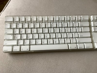 Vintage OEM Genuine Apple A1016 Wireless Bluetooth Keyboard TESTED