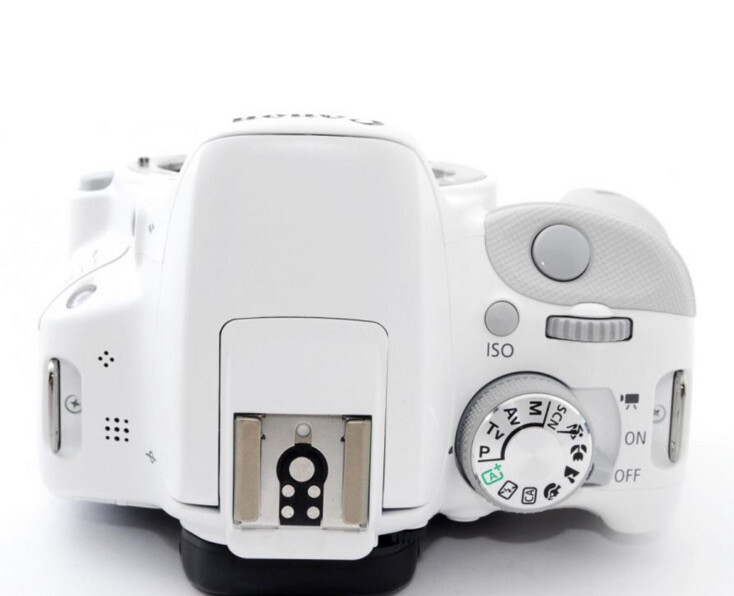 Canon EOS Kiss X7 DSLR Camera Body + EF-S 18-55mm IS STM Lens Kit