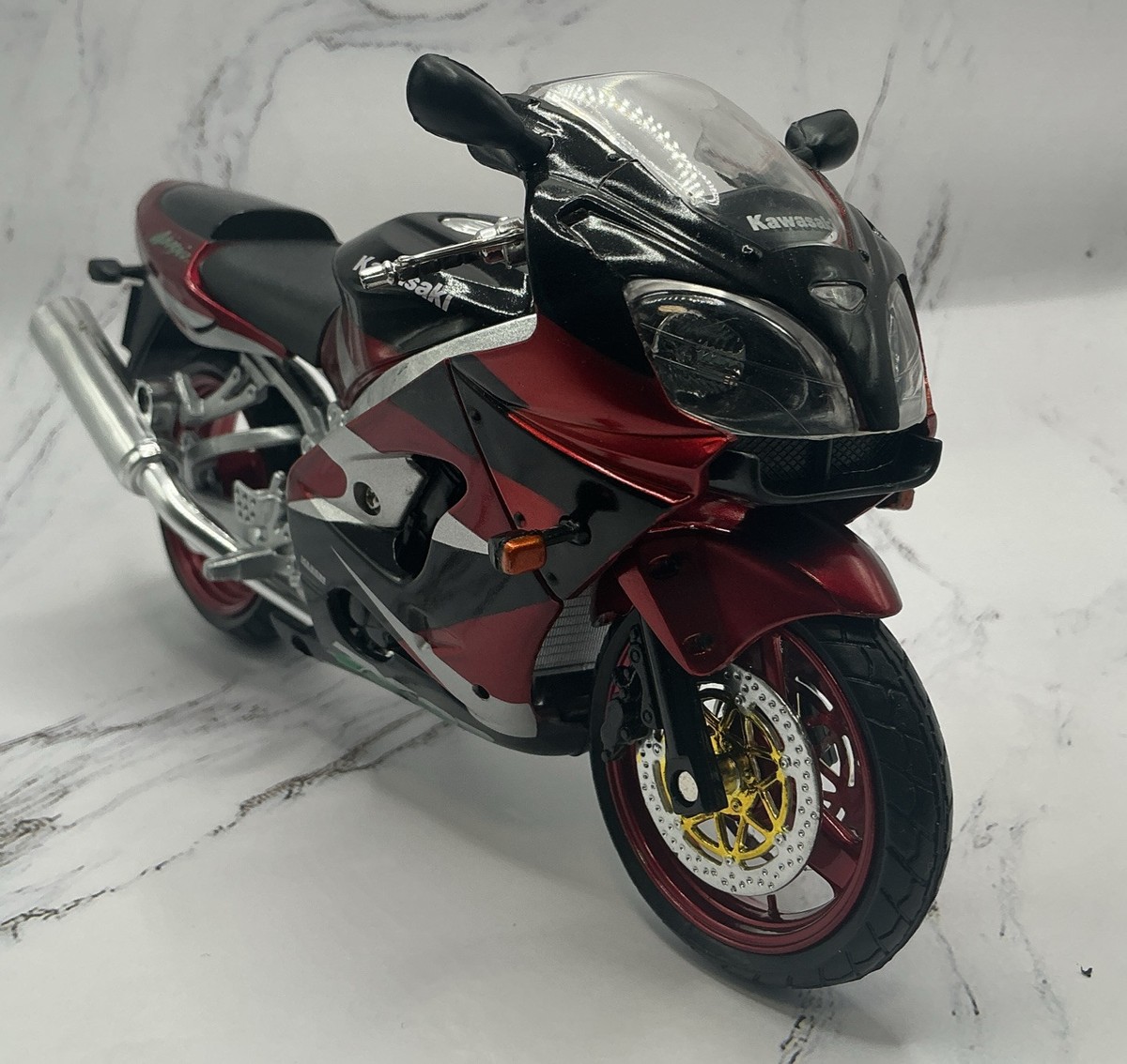 KAWASAKI ZX-9R 1:12 SCALE RED/BLACK BY NEW RAY DIE-CAST W PLASTIC