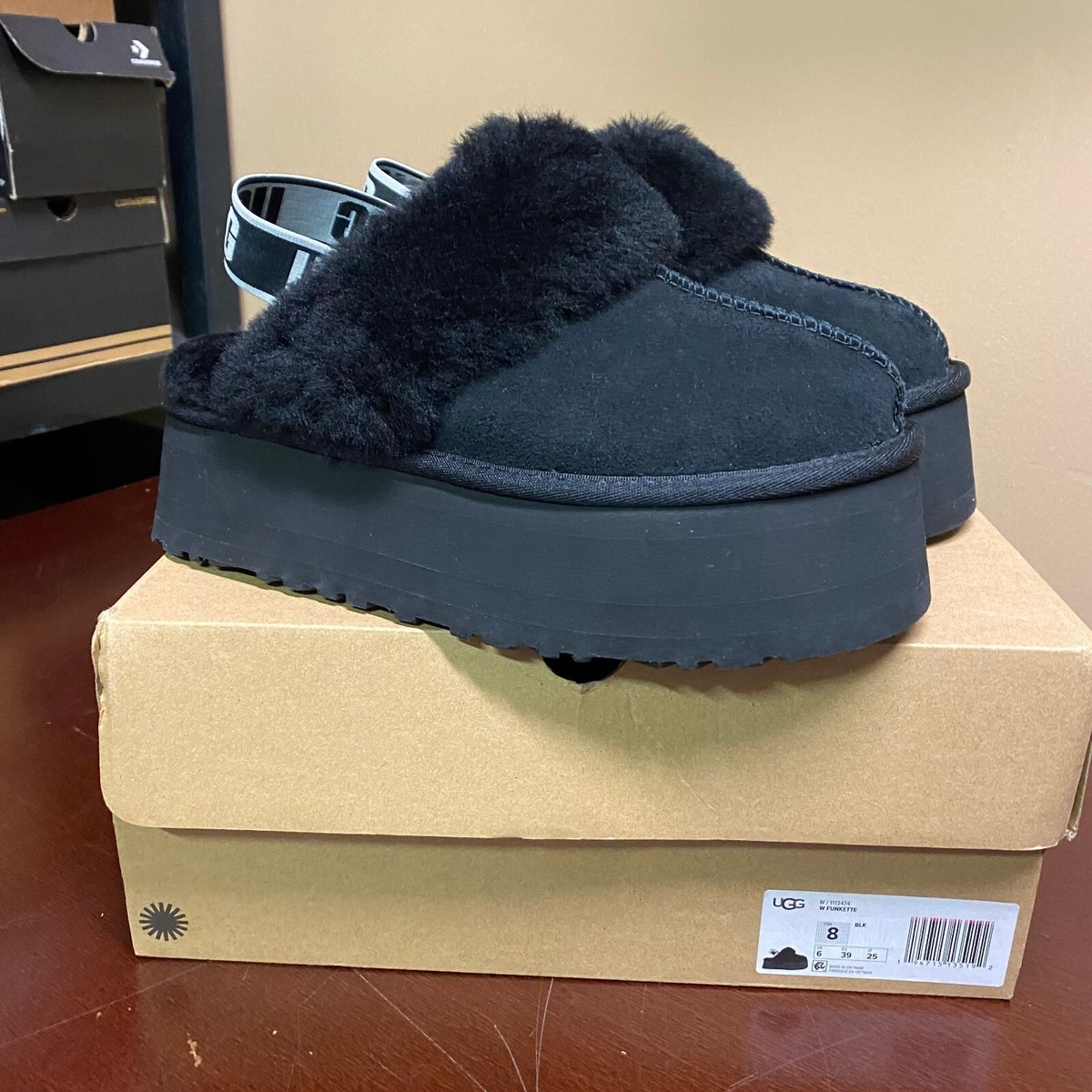 UGG Womens Black Funkette Suede Round Toe Sheepskin Slip on