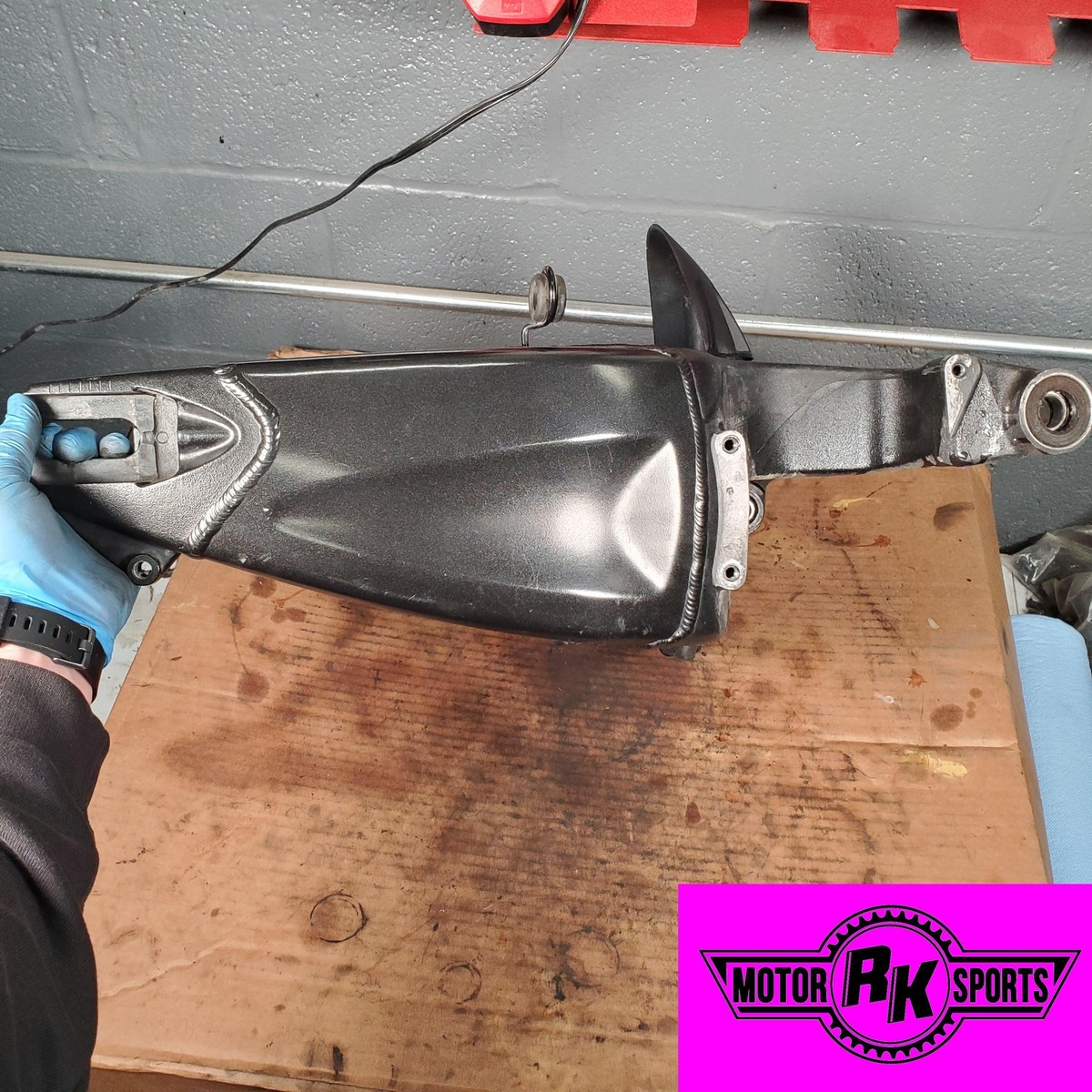 2006-2007 Kawasaki Ninja ZX10R Rear Swingarm Back Suspension Swing Arm