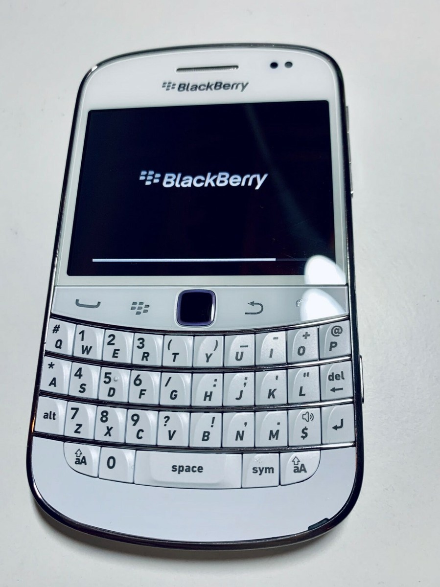 BlackBerry Bold 9900 8GB -(WHITE) + (Unlocked)+ ON SALE~ LAST 2