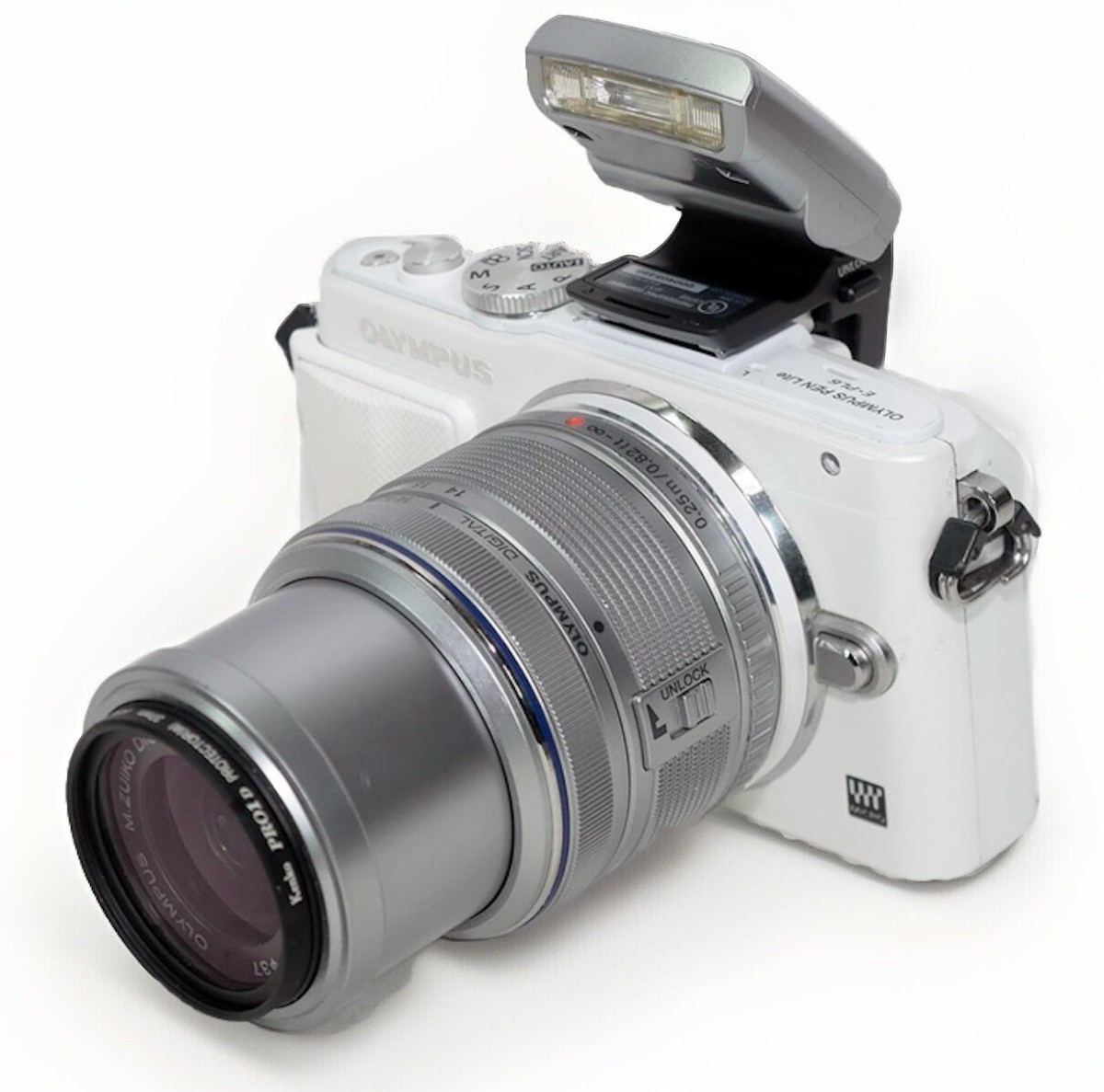 Olympus Pen E-PL6 mirrorless digital camera w. 14-42 lens / Flash