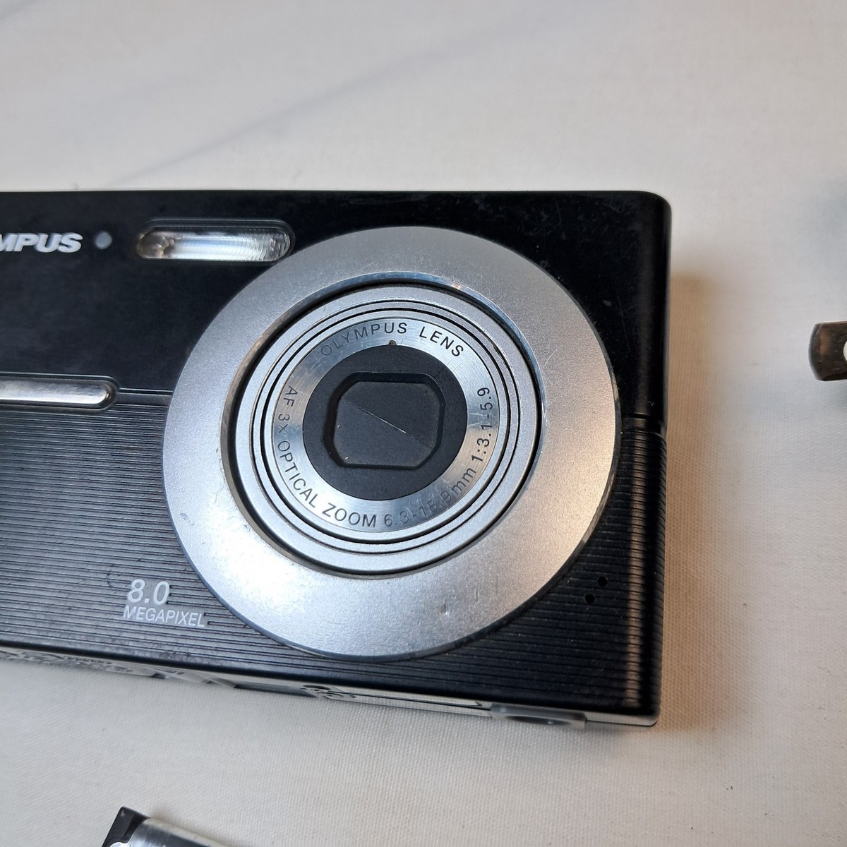 UNTESTED* OLYMPUS FE-20 8.0 Megapixel Digital Camera Bundle NO