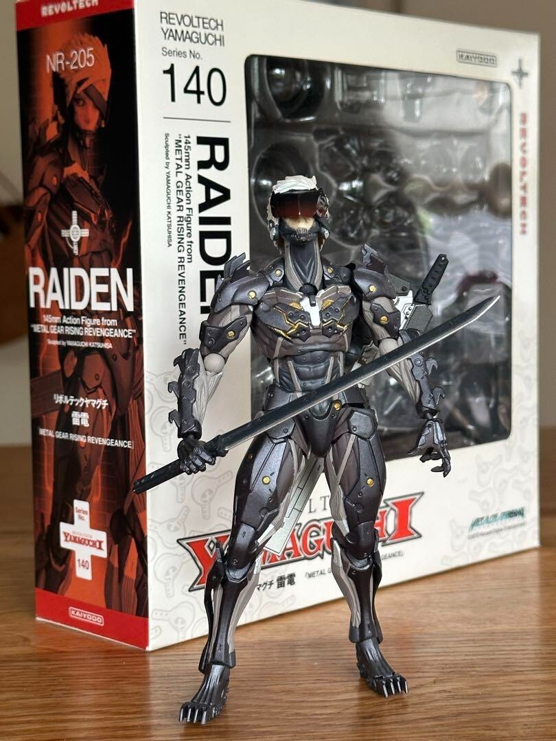 Revoltech Yamaguchi METAL GEAR RISING REVENGEANCE RAIDEN Figure No