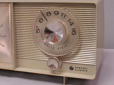 Vintage GENERAL ELECTRIC White AM alarm CLOCK RADIO 1960's Works