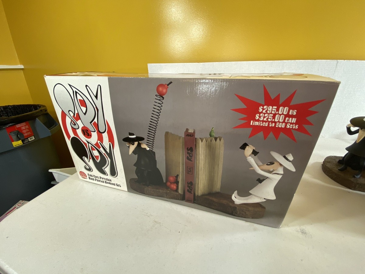 Spy Vs. Spy dc direct 342/500 Cold-Cast Porcelain bookend set mad