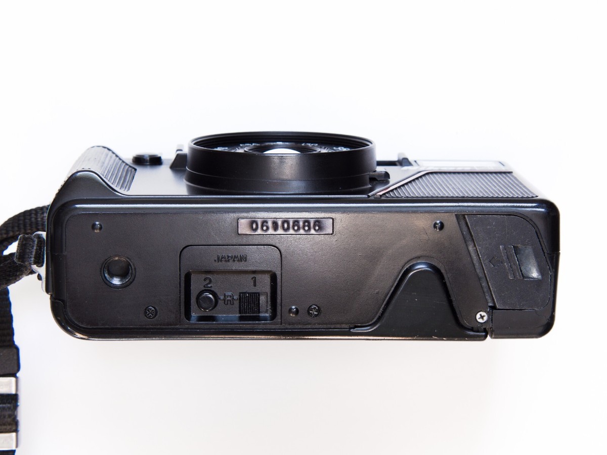 Nikon L35AF L35 AF ISO 400 35mm Point & Shoot Camera w/ Batteries