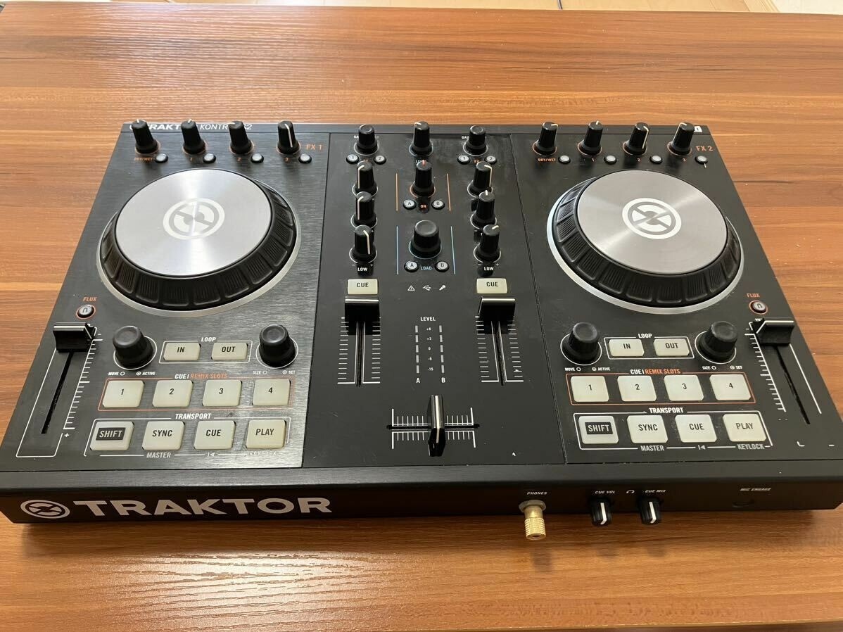 Native Instruments TRAKTOR KONTROL S2 MK2 DJ Controller Black Good