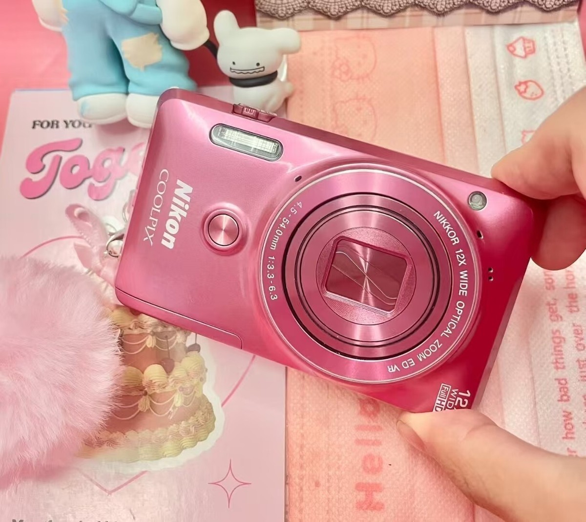 Nikon COOLPIX S6900 16MP 12x Optical Zoom Flip Long Screen Digital