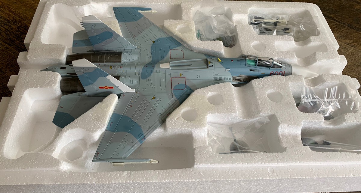 BRAND NEW HOBBY MASTER 1:72 scale SU-27 FLANKER, VIETNAMESE AIR