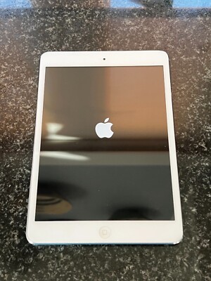 Apple iPad mini 1st Generation Wi-Fi, 7.9 in - White & Silver