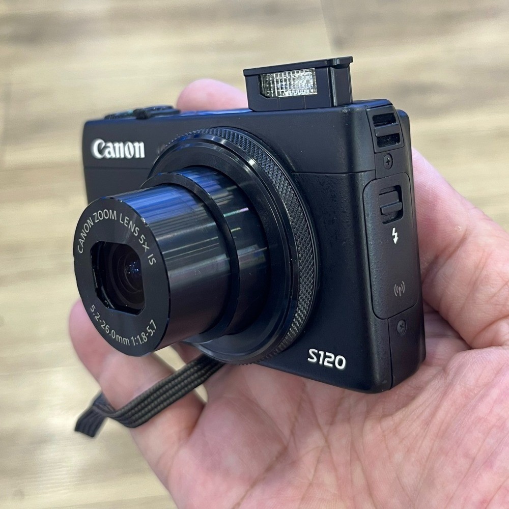 Canon PowerShot S120 Digital Camera 12.10 MP 5x Optical Zoom Sleek