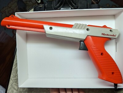 Vintage 1985 Nintendo NES ZAPPER LIGHT GUN For Duck Hunt Game