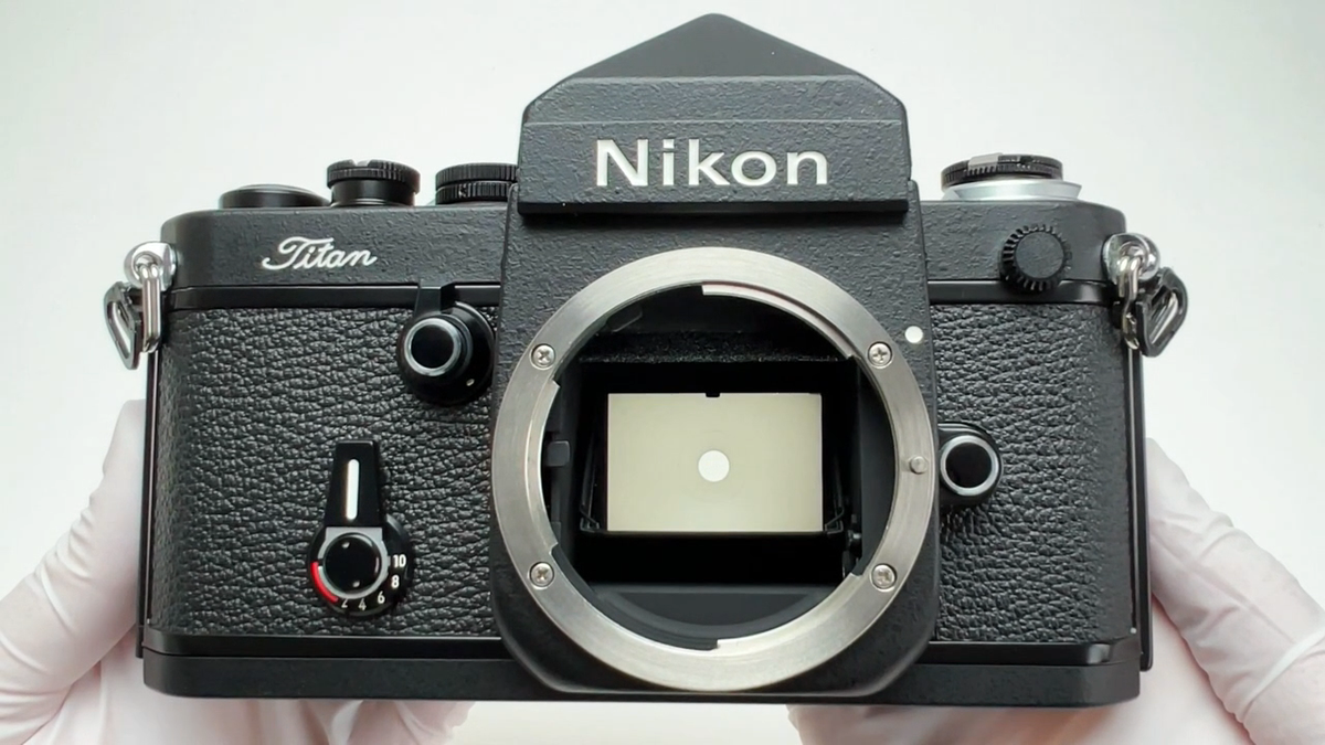 Nikon F2 Titan Eyelevel Body Named - Black 