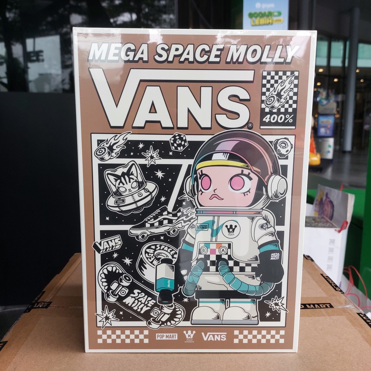 Mega Space Molly X Vans 400% figure Pop Mart Limited - Ship By