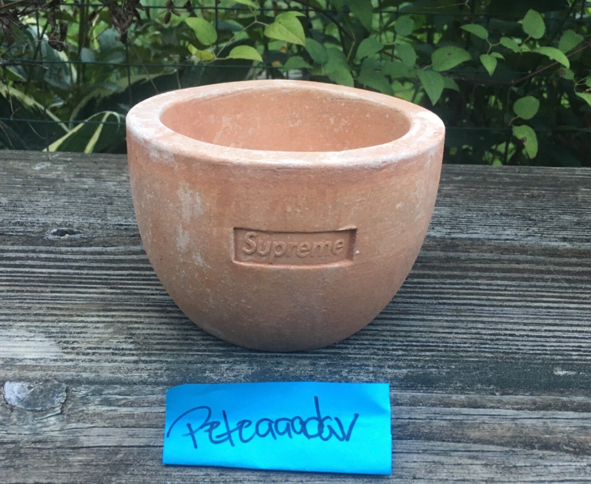 SUPREME/ POGGI UGO TERRACOTTA PLANTER POT Set large and small SS22