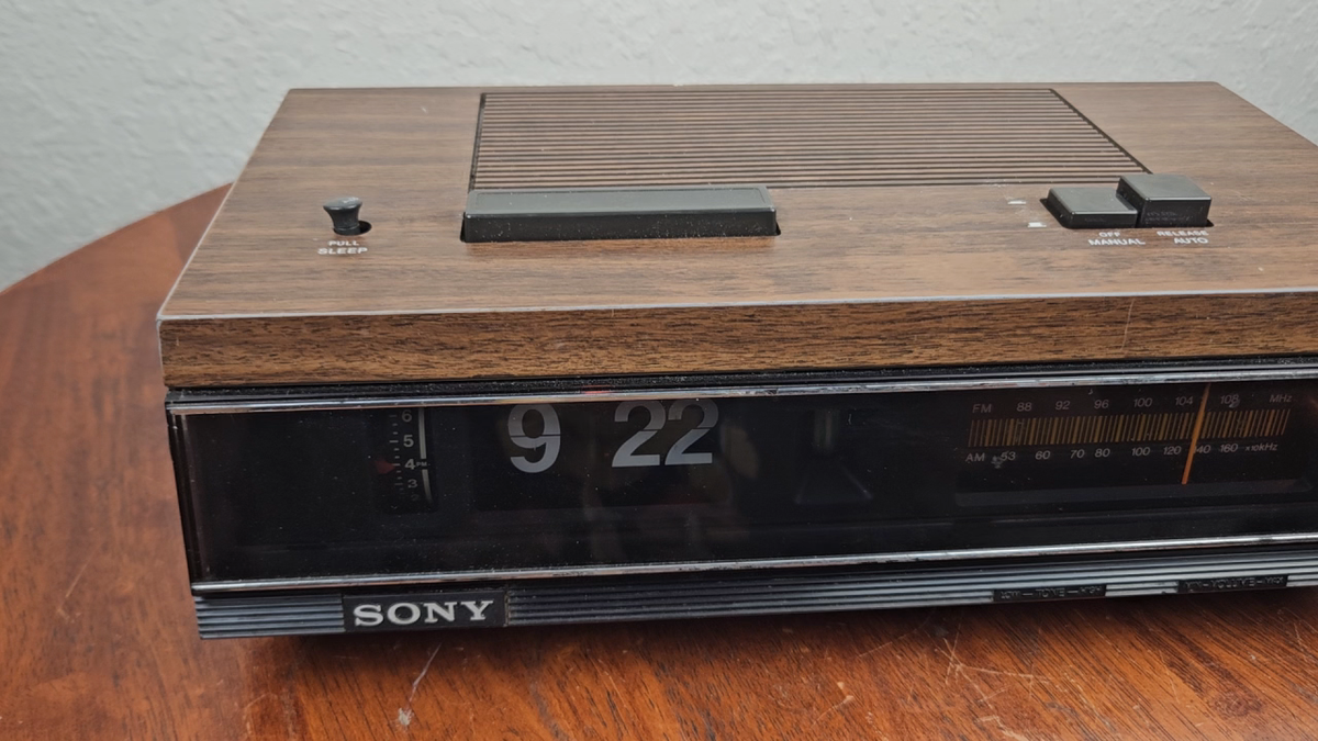 Sony TFM-C580W FM/AM Digital Clock Radio Working Radio Not Clock