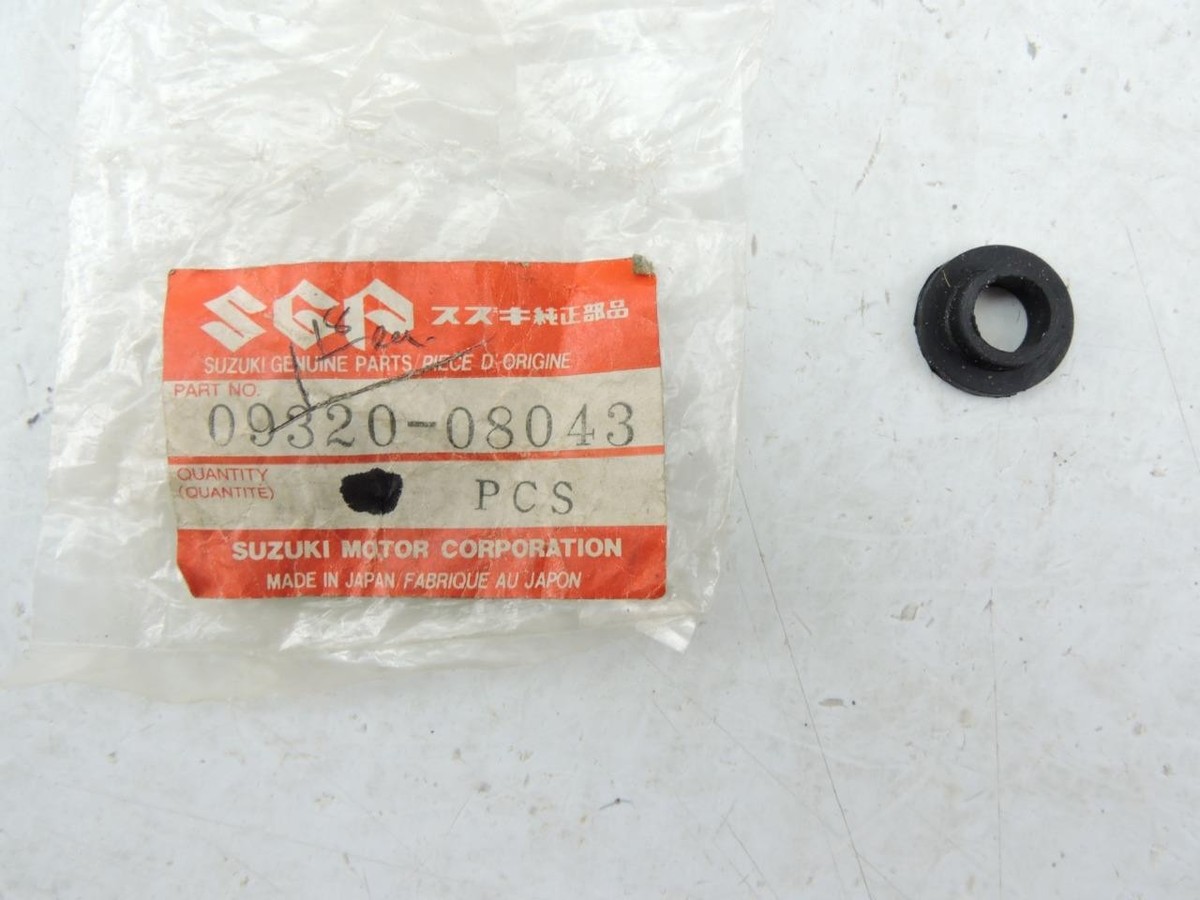 NOS Suzuki Side Cover Fairing Rubber Cushion 09320-08043 GSXR750