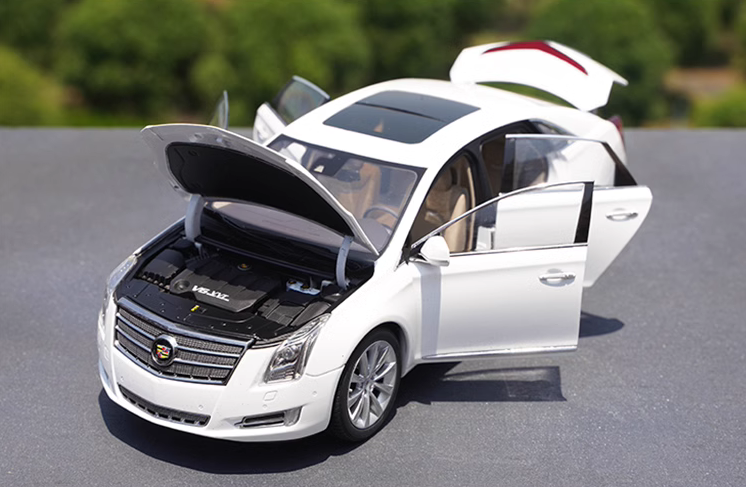 NEW 1/18 Dealer Edition alloy diecast car model Cadillac XTS 2014