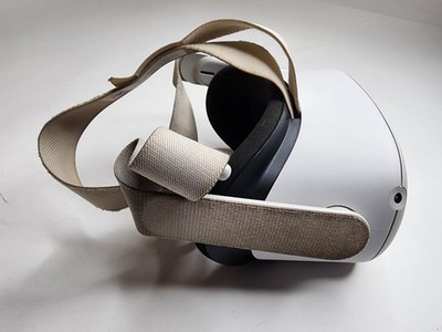 Meta Quest 2 128GB Standalone All-in-One VR Headset KW49CM for