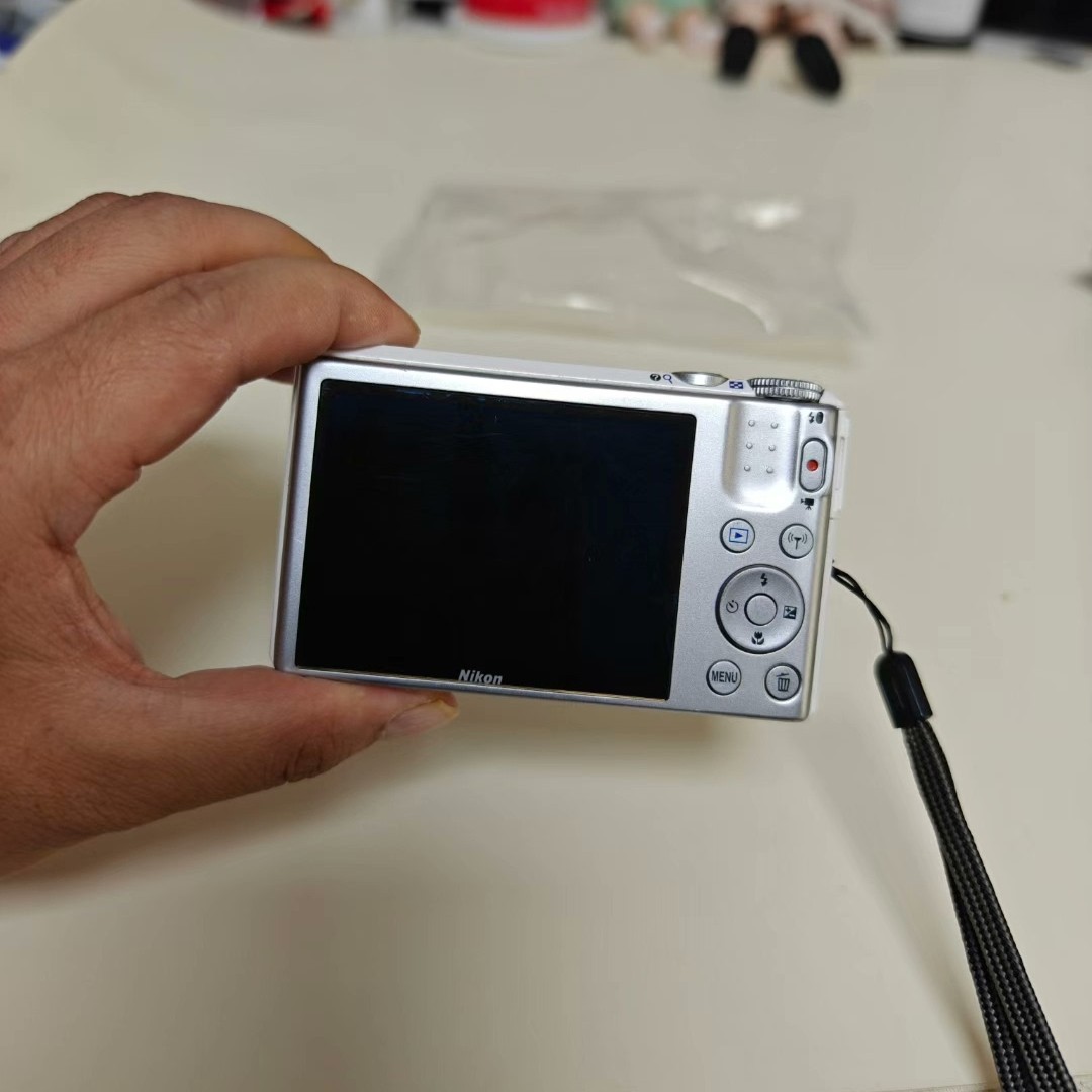 Nikon COOLPIX S7000 Digital Camera 16 MP 20x Optical Zoom English