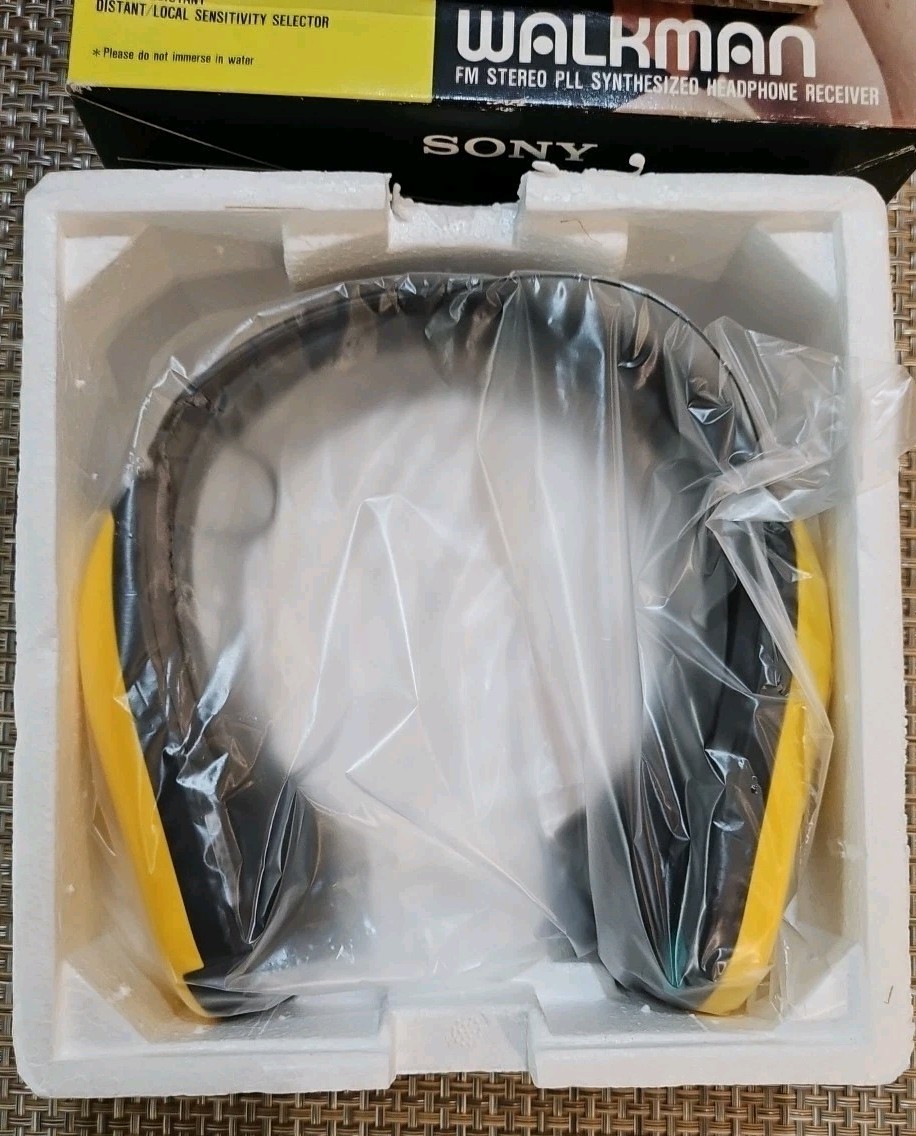 Sony Sports Walkman FM Stereo Model SRF-M50 Headset Radio