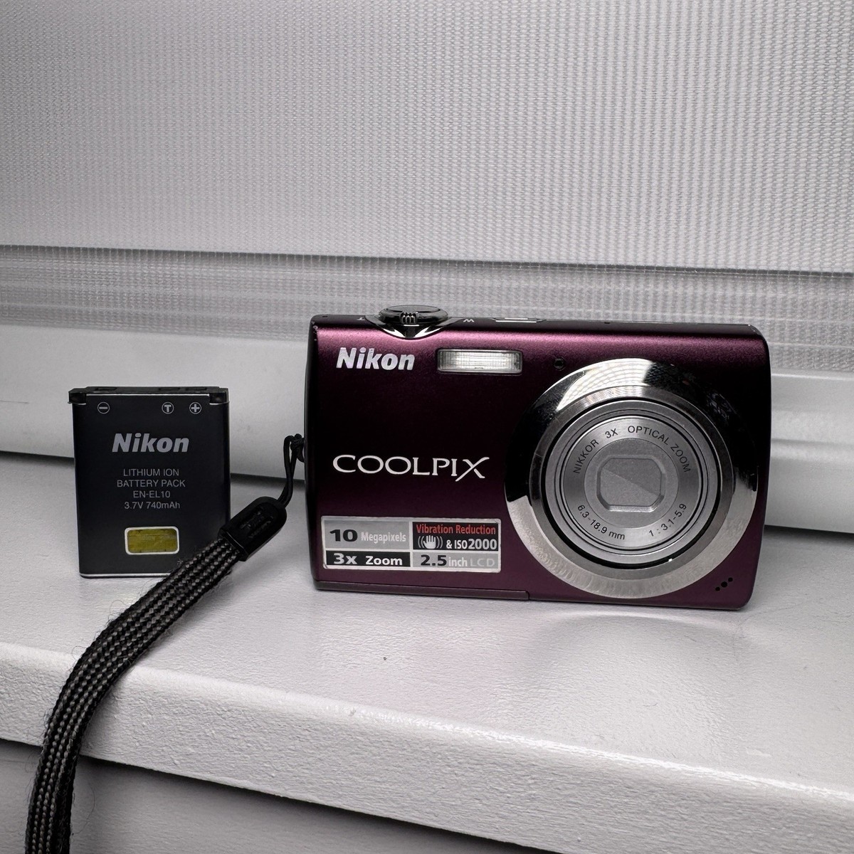Nikon Coolpix S220 Digital Camera 10.0MP Plum, Includes Video
