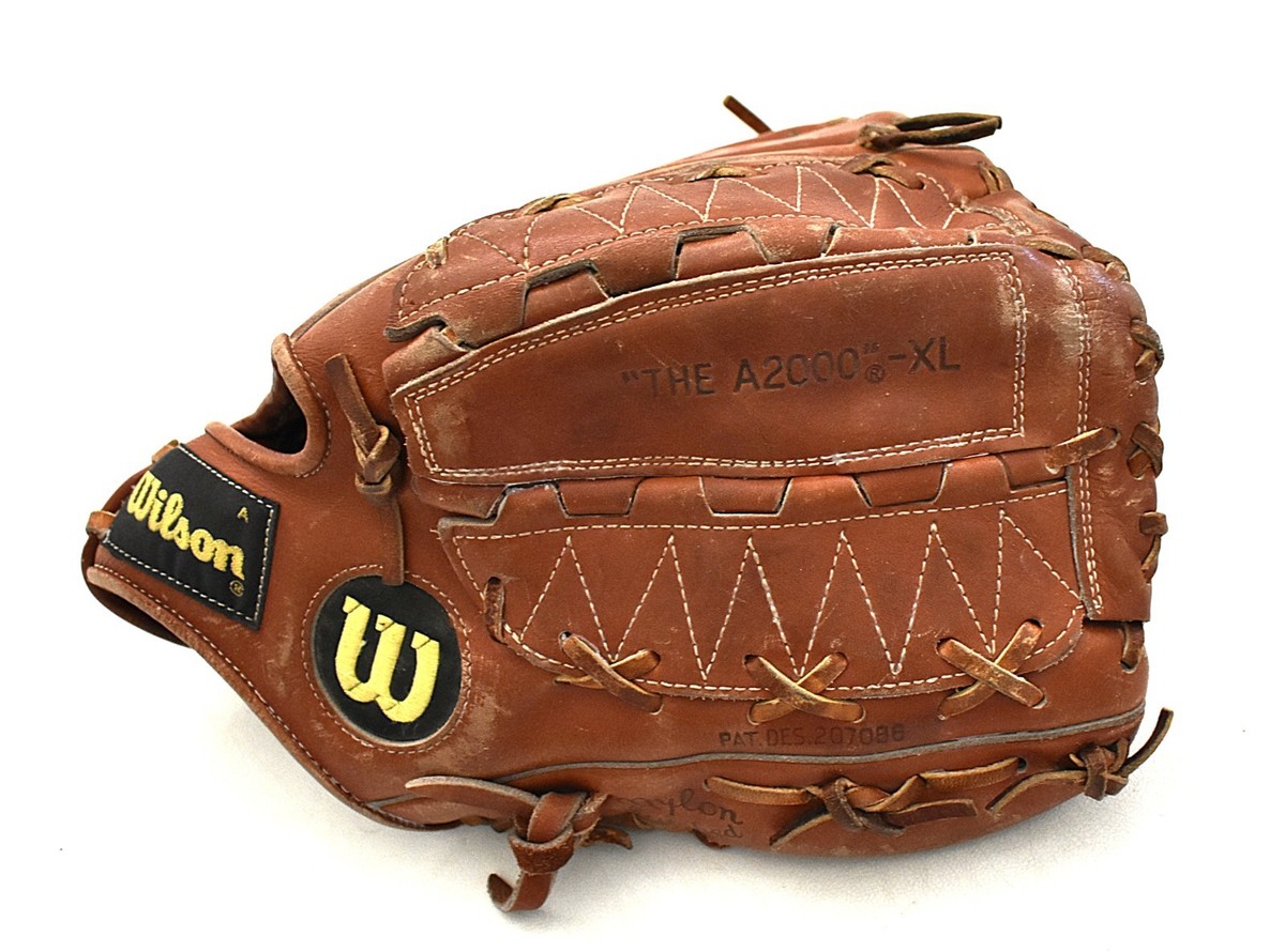 WILSON A2000 XL 12.5” RHT Baseball Softball Right Glove Game Ready