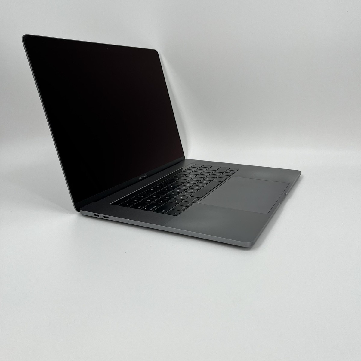 MacBook Pro 15 Touch Bar Gray 2017 3.1GHz i7 16GB 1TB SSD Radeon