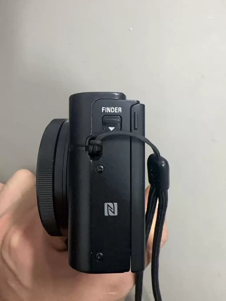 Sony Cyber-shot DSC-RX100 III 20.2MP 2.9x Optical Zoom Digital