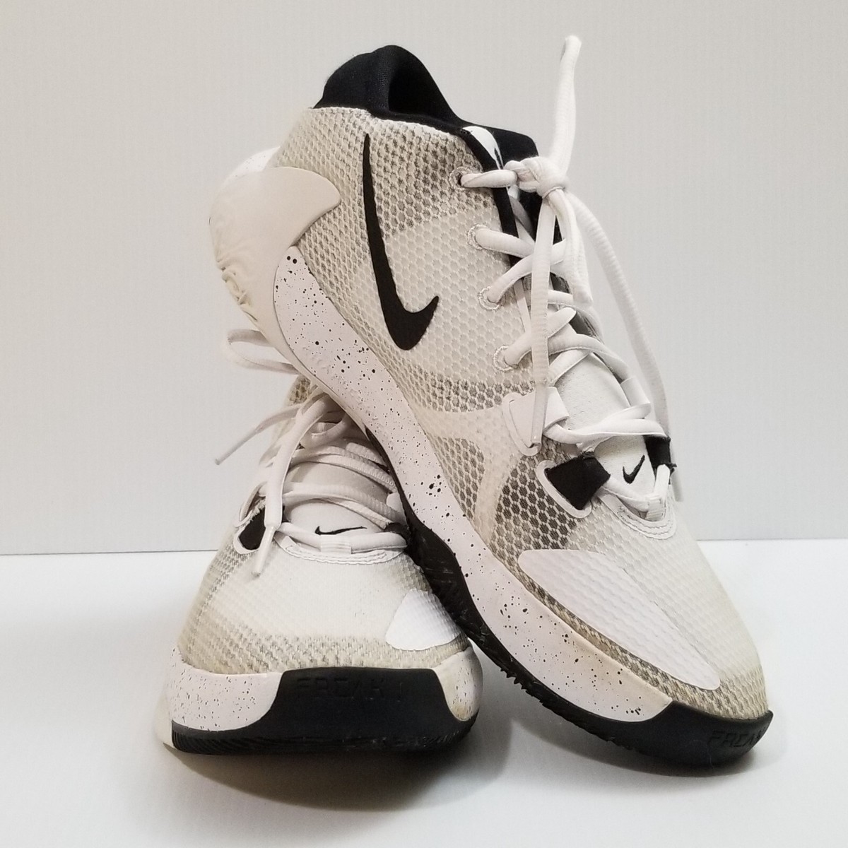 Nike Mens Zoom Freak 1 Oreo Basketball Shoes White Black BQ5422