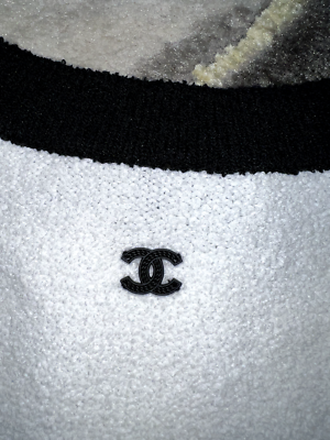 Chanel 23P White Black CC Logo Ribbed Hem Stretch Cotton Knit Top