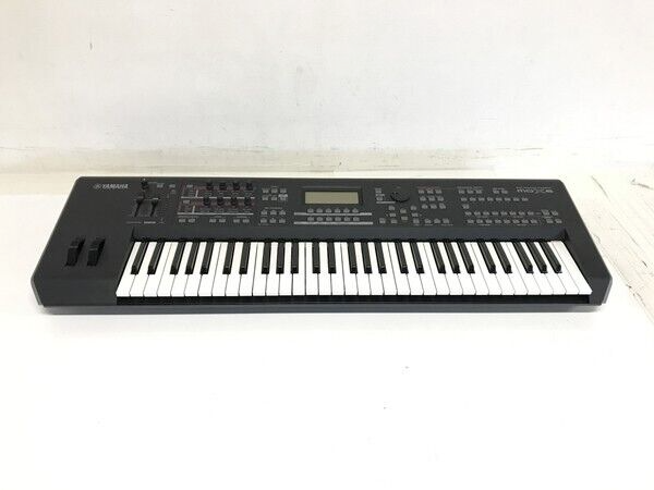 YAMAHA MOX6 61-Key Synthesizer Workstation Black keyboard Music