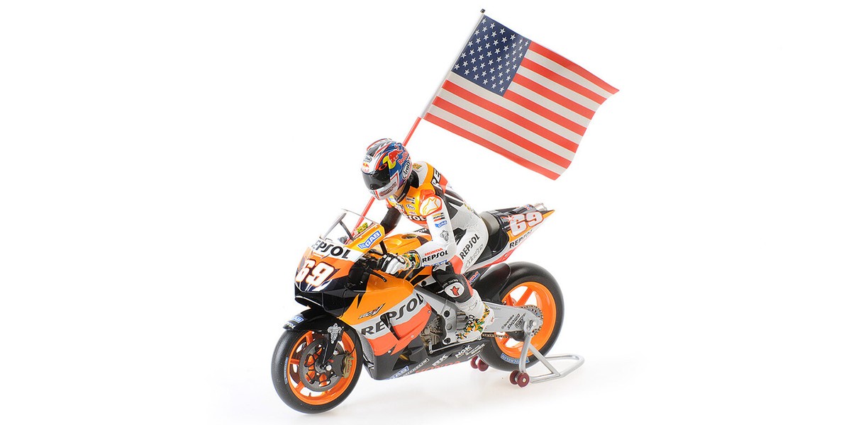 Minichamps 1:12 HONDA RC211V NICKY HAYDEN WITH FIGURINE/FLAG WORLD