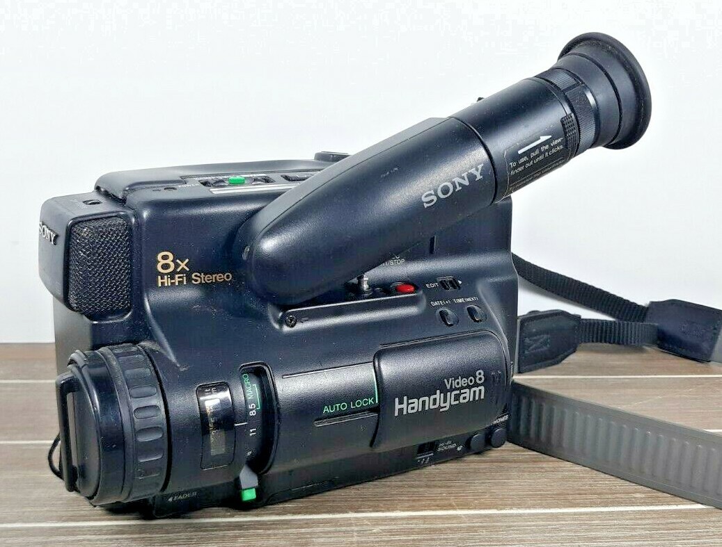 Sony CCD-TR7 Video8 HandyCam Camcorder *for parts or repair only