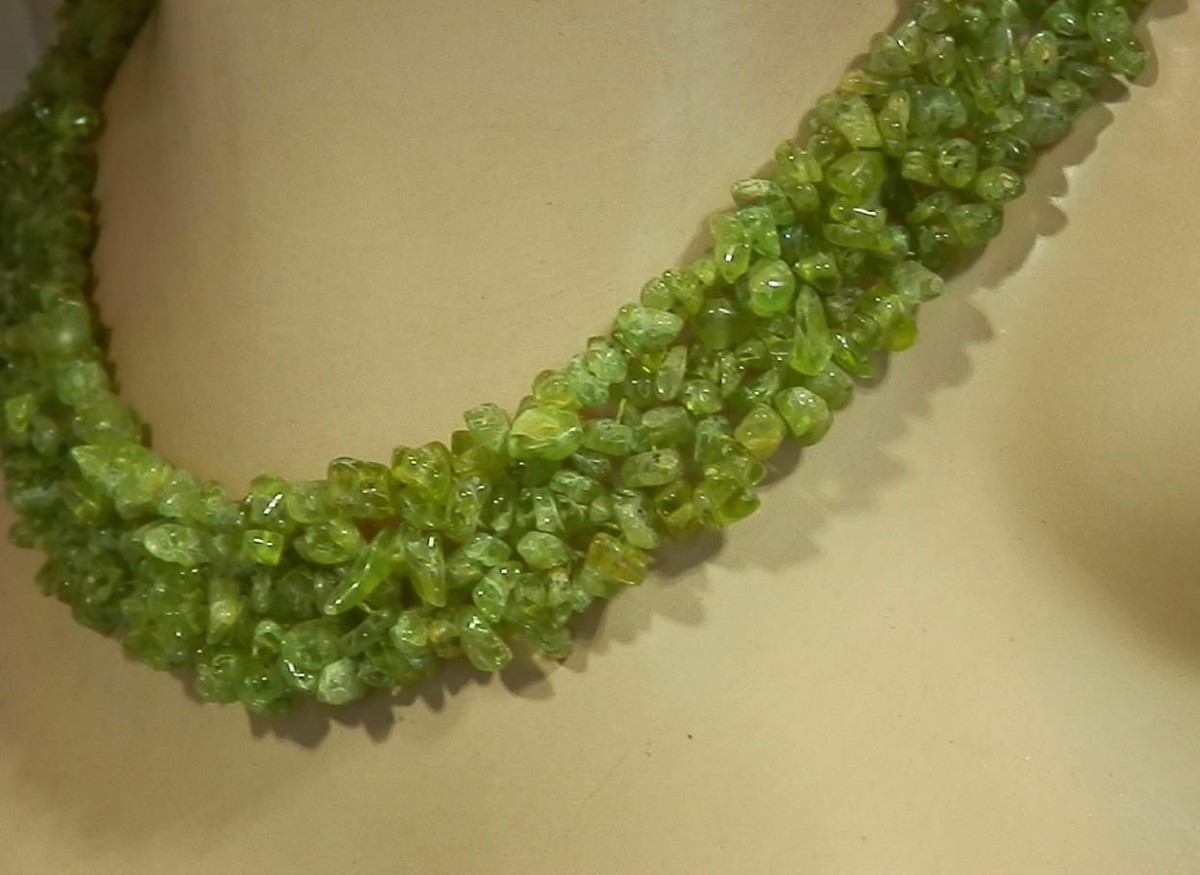 Vintage 80's Modernest Jade Green Colored Stone Wide Toggle Clasp