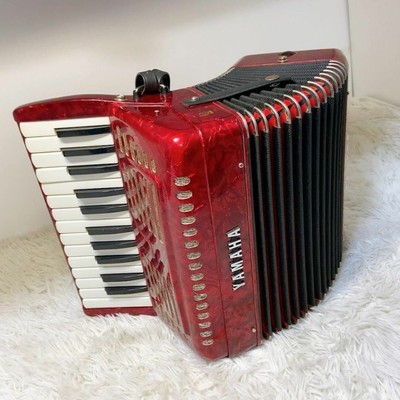 良品〛✦YAMAHA アコーディオン 25鍵盤 赤 ストラップ付 8905✦ 良品