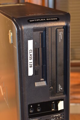 Dell Optiplex GX620 Desktop Pentium 4 3GHz 2GB 500GB Windows XP