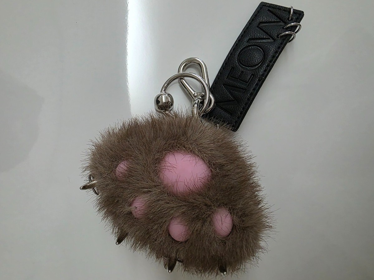 MEOVV 1st EP ALBUM [ MY EYES OPEN VVIDE JELLY PAW ver. ] Keyring