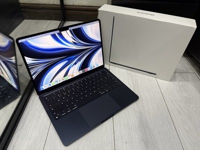 Apple MacBook Air 13.6” Retina 2022 256GB SSD 8GB Ram 8C CPU 8C