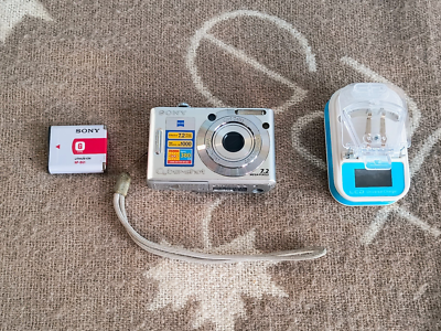 Sony Cyber-Shot DSC-W35 7.2MP Digital Camera - Silver Fully