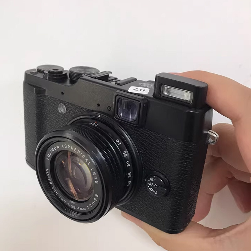 Fujifilm X10 Camera 12MP EXR CMOS f2.0-f2.8 4x Optical Zoom